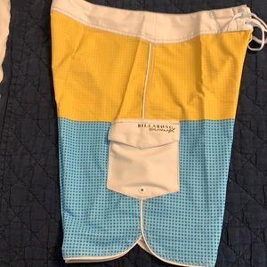 Like New men’s Board Short (Billabong) Sz 33